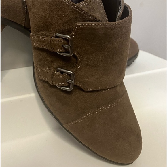 NWOT Double Monk Strap Brown Suede Tahari High Heels!! - Picture 3 of 11